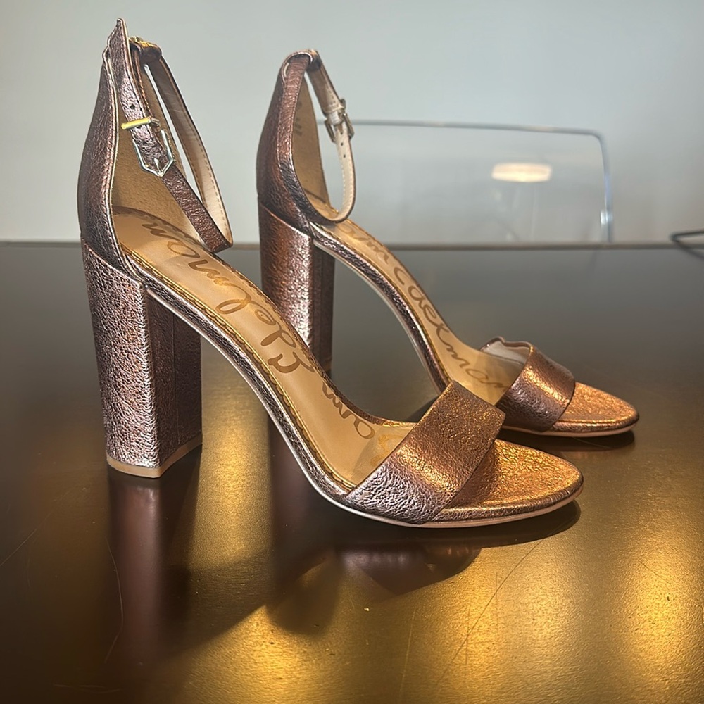 Sam Edelman Yaro two piece dress sandal in rose gold crackle metallic size 7